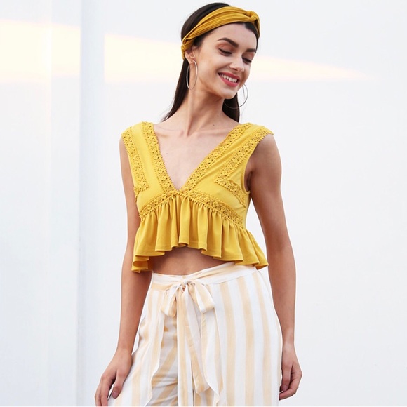 Tops - 5🌟 rated yellow crop top